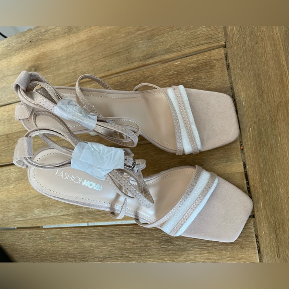 Fashion nova daphne heeled sandals nude size 8 - Picture 4 of 4